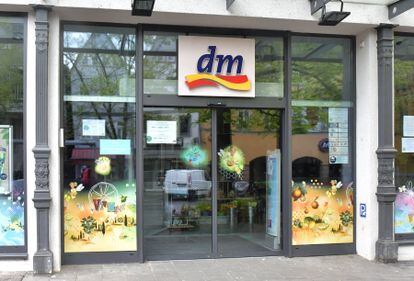 Una tienda de la droguería dm en Friedberg, cerca de Fráncfort, en Alemania.