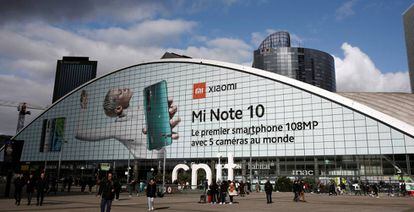 Un anuncio del Xiaomi Mi Note 10 en el distrito financiero de La Défense, en París, el pasado 4 de febrero.