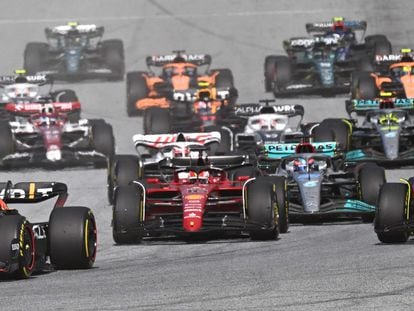 Max Verstappen, seguido de Charles Leclerc y Carlos Sainz durante la clasificación al sprint en el Red Bull Ring del GP de Austria, este sábado.