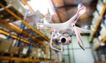 Un dron con software recoge información.