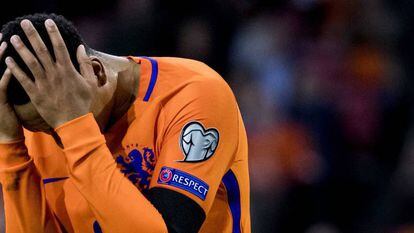 Kenny Tete, se lamenta durante el &uacute;ltimo partido de Holanda.