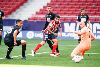 Correa marca su segundo gol ante el Eibar este domingo en el Wanda Metropolitano.