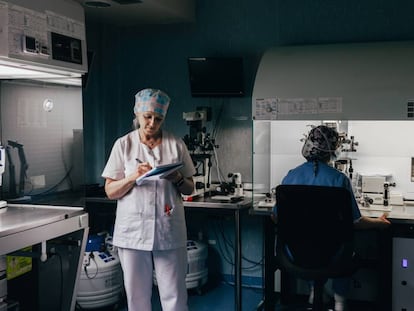 La doctora Rocío Núñez Calonge, en un laboratorio.