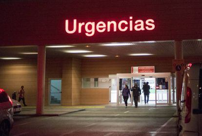 El acceso a Urgencias del Hospital de Torrejón de Ardoz, este lunes. 