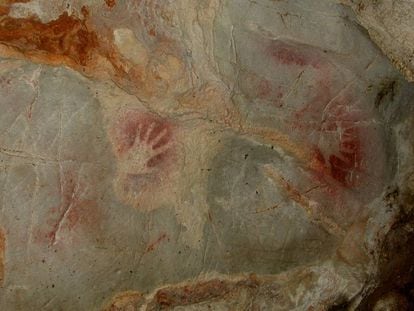Pinturas rupestres en la cueva de El Castillo (Cantabria).
