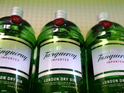 Botellas de Tanqueray, marca propiedad de Diageo.