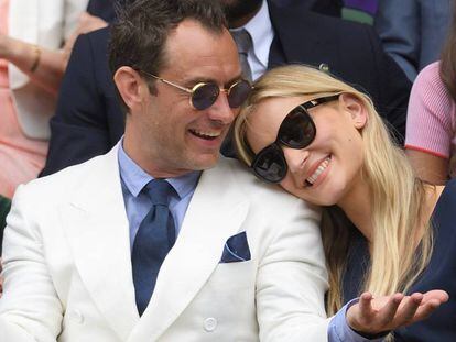 El actor Jude Law y su pareja, la psicóloga Phillipa Coan, en Londres, en 2016.