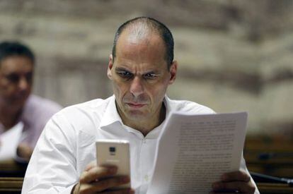 Yanis Varoufakis antes de una reunión en el Parlamento heleno el 10 de julio.