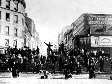 Barricada en París en los días finales de La Comuna, en 1871.