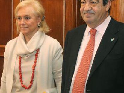 Fernández y Álvarez-Cascos, antes de una de las reuniones que han mantenido para tratar posibles pactos de gobierno.
