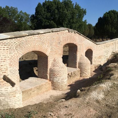 Muro de ladrillo del siglo XVIII de la Casa de Campo.