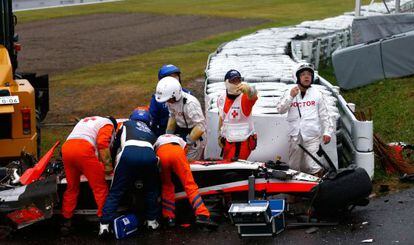 Un momento del rescate de Bianchi, en octubre en Suzuka.
