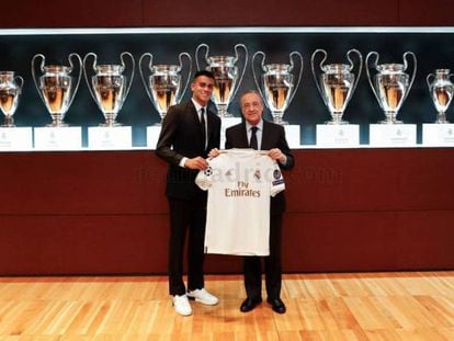 Reinier posa con la camiseta del Madrid junto a Florentino Pérez. En vídeo, declaraciones del jugador brasileño.