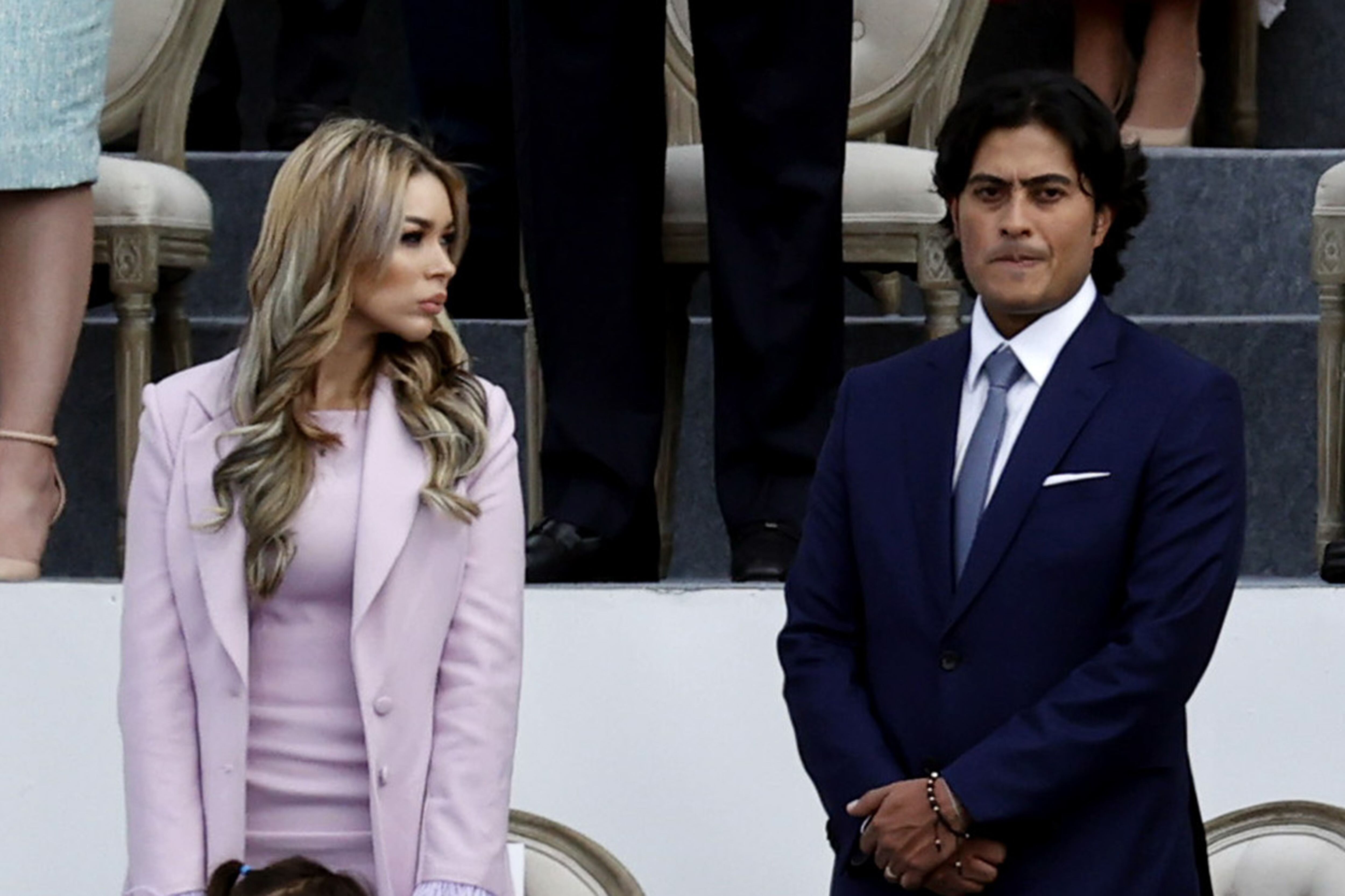 Nicolás Petro Burgos junto a su entonces esposa Day Vásquez, en la Plaza Bolívar en Bogotá (Colombia), el 7 de agosto de 2022.