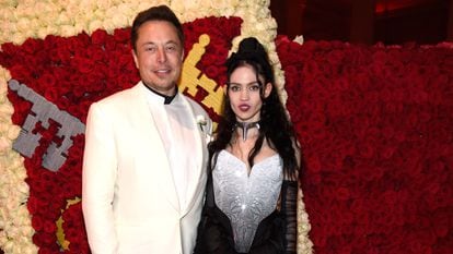 Elon Musk y Grimes en la gala de mayo de 2018 del Museo Metropolitano de Nueva York.