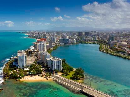 Vista aérea de la Laguna del Condado en San Juan, la capital de Puerto Rico.