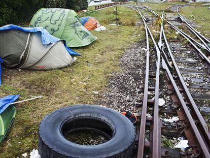 El campamento donde los inmigrantes malviven en Calais. 