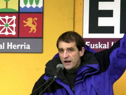 Josu Ternera, en un mitin de Euskal Herritarrok en Sodupe (Bizkaia) en 2001.