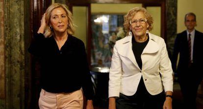 La delegada Concepción Dancausa (a la izquierda) y la alcaldesa Manuela Carmena.