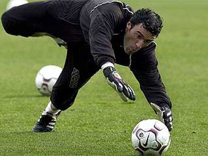 Toni, portero del Espanyol, en un entrenamiento.