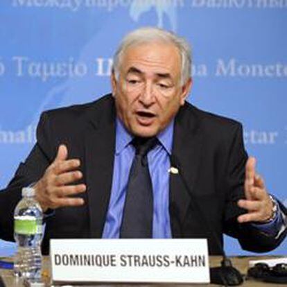 El director del Comité Internacional Monetario y Financiero (IMFC), Youssef Boutros-Ghali, y el gerente del Fondo Monetario Internacional (FMI), Dominique Strauss-Kahn