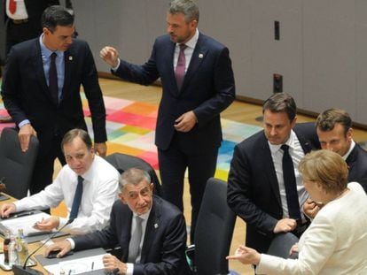 Reunión del Consejo Europeo en Bruselas, este jueves. A ella acudieron Pedro Sánchez (primero por la izquierda), Emmanuel Macron (primero por la derecha) y Angela Merkel.