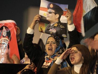 Partidarias del general Al Sisi celebran el resultado del refer&eacute;ndum constitucional, el s&aacute;bado en El Cairo. 