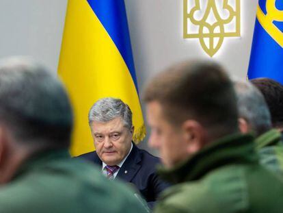 El presidente ucranio, Petró Poroshenko, en una reunión con militares el 30 de noviembre de 2018.