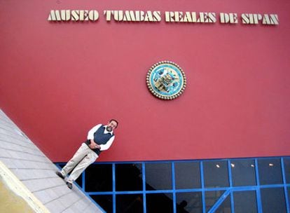 El arqueólogo Walter Alva ante el Museo Tumbas Reales de Sipán, que dirige desde 2002.