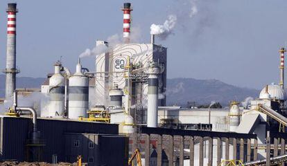 Factor&iacute;a de Ence en la r&iacute;a de Pontevedra.