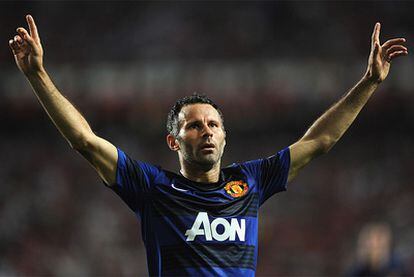 Ryan Giggs celebra su tanto frente al Benfica.