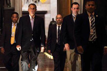 El presidente de la Cámara de Representantes, el republicano John Boehner, segundo por la izquierda, ayer en Washington.
