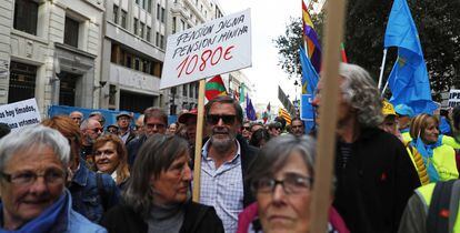 Miles de jubilados se manifiestan por una pensión digna en Madrid.