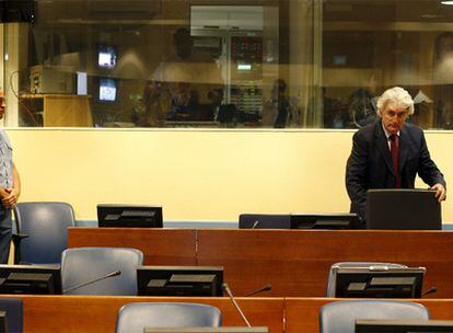 Radovan Karadzic (derecha), durante una vista preparatoria de su juicio el martes en La Haya.