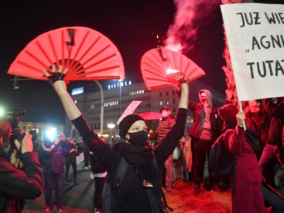 Movilización contra la reforma de la ley del aborto, el pasado miércoles en Varsovia.