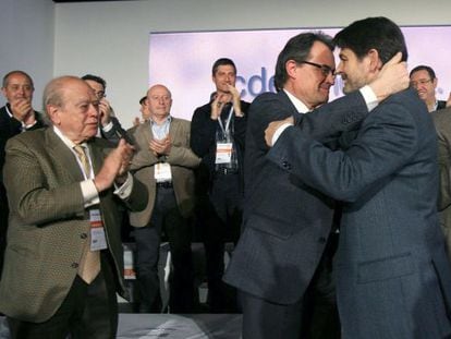 Artur Mas felicita a Oriol Pujol en su nombramiento a Secretario General de Convergencia Democr&aacute;tica en 2012.