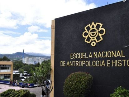 El exterior de la Escuela Nacional de Antropología e Historia en la Ciudad de México.