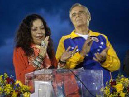 En la imagen, la primera dama de Nicaragua, Rosario Murillo (c). EFE/Archivo
