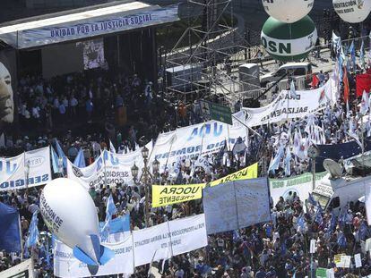 Acto de la CGT frente al Congreso Nacional en Buenos Aires.
