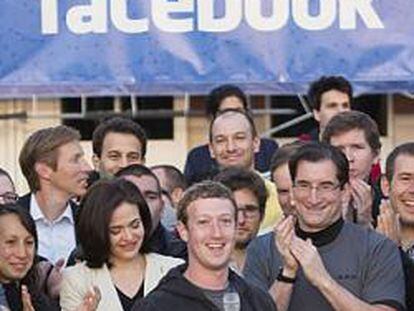 Facebook decepciona en su ansiado debut en el mercado financiero