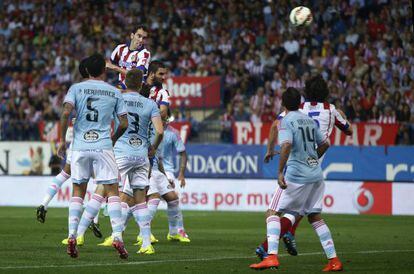 Godín marca el segundo del Atlético.