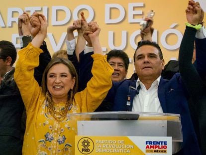 Xóchitl Gálvez y Silvano Aureoles, durante una conferencia de prensa en Ciudad de México, el pasado 25 de agosto.
