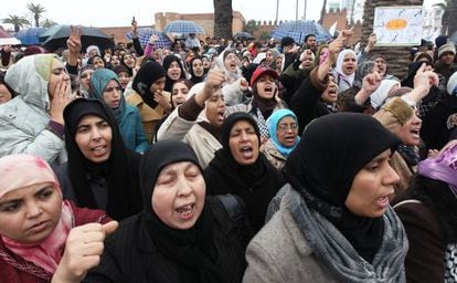 Las mujeres de Marruecos tienen ya tradición de reivindicación de derechos. En la imagen una manifestación en Rabat, en el origen del movimiento para pedir reformas sociales al Gobierno de Marruecos en 2011.