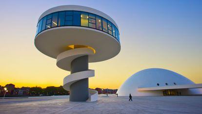 El Centro Niemeyer de Avilés, única obra en España del arquitecto brasileño Oscar Niemeyer, recién fallecido.