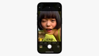Apple asegura haber mejorado el modo retrato de las cámaras fotográficas del iPhone 15, gracias al aprendizaje automático.