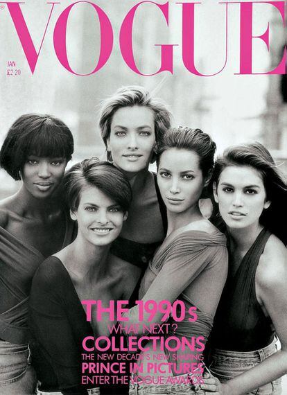 VOGUE UK: ENERO 1990. Lindbergh será recordado por ser el descubridor de las top models de los noventa tras retratarlas a todas juntas en esta portada de la edición británica de Vogue en enero de 1990. La directora de la publicación, Liz Tilberis, le pidió que imaginara cómo sería la década que empezaba. "Creí que nadie podría hacer aquello con una sola modelo”, contó el fotógrafo a The Guardian.