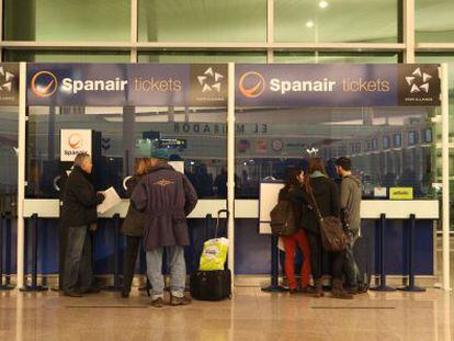 Pasajeros en el aeropuerto de El Prat.