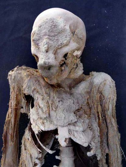 Una de las momias que se presentan en la exposición del Museo de Arqueología de Cataluña.