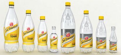Botellas de distintos formatos y diseños de la tónica schweppes.