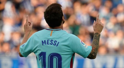 Messi celebra el seu primer gol davant l'Alabès.